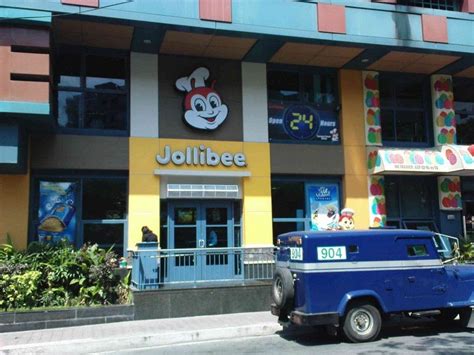 Jollibee Plaza Central .